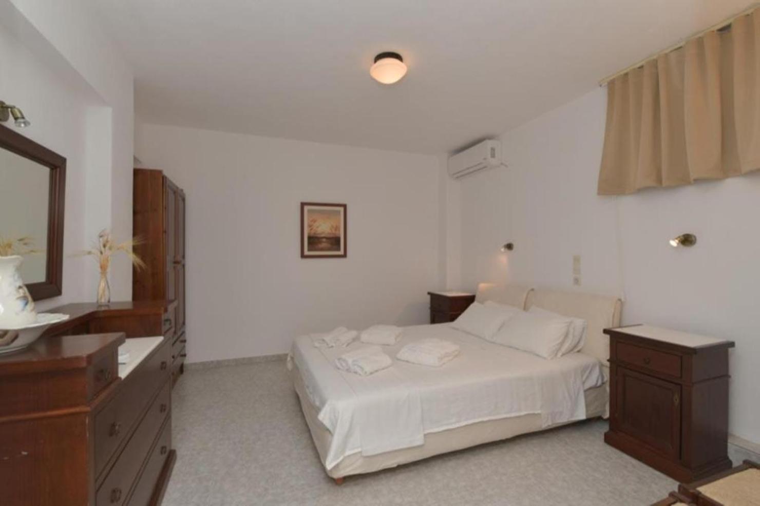 Beachfront Bocamviglies Rooms - Naoussa Bespoke View Room photo